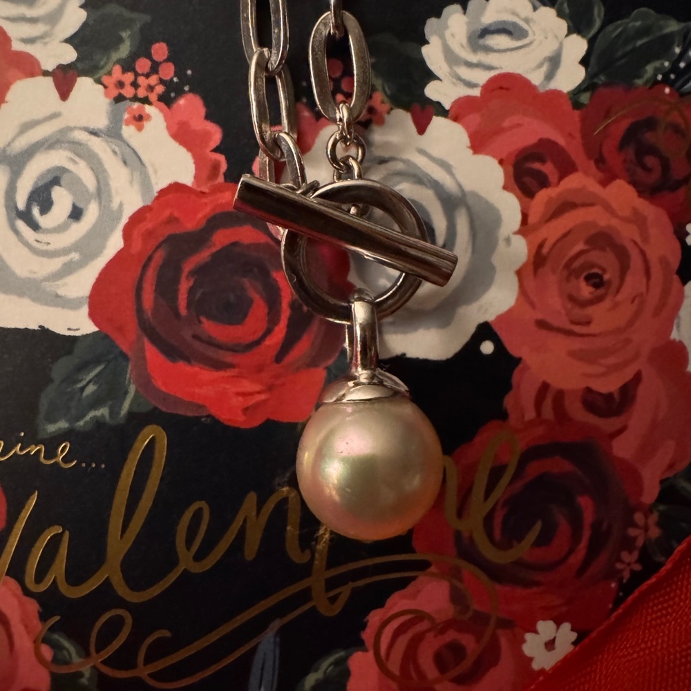 Elegant Pearl Pendant Necklace